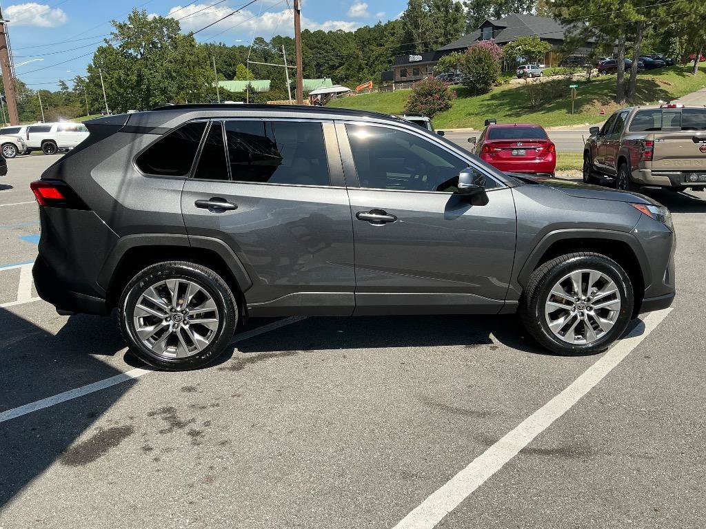 Used 2022 Toyota RAV4 XLE Premium FWD image 7