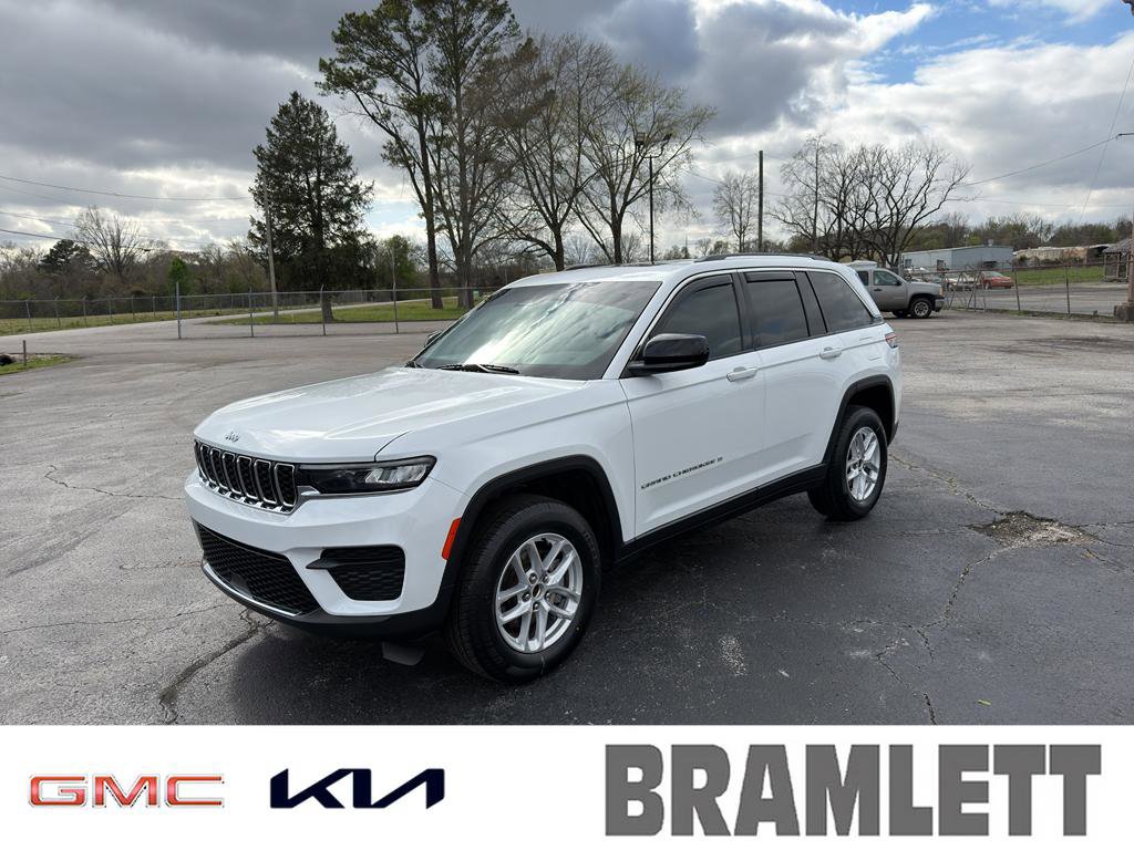 Used 2023 Jeep Grand Cherokee Laredo X image 1
