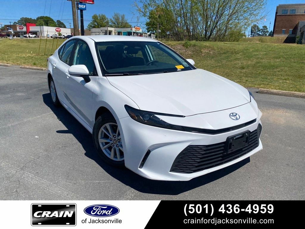 Used 2025 Toyota Camry LE image 1