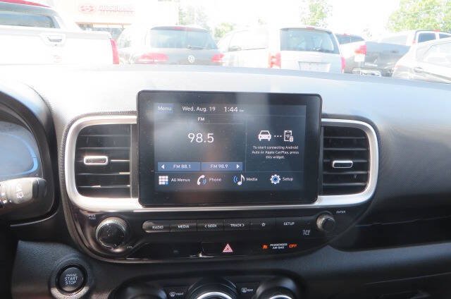 Used 2026 Hyundai Venue SEL FWD image 20