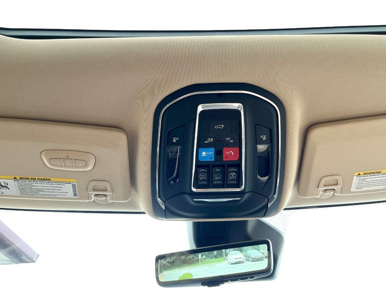 Used 2022 Jeep Grand Cherokee L Limited w/ Luxury Tech Group II image 16