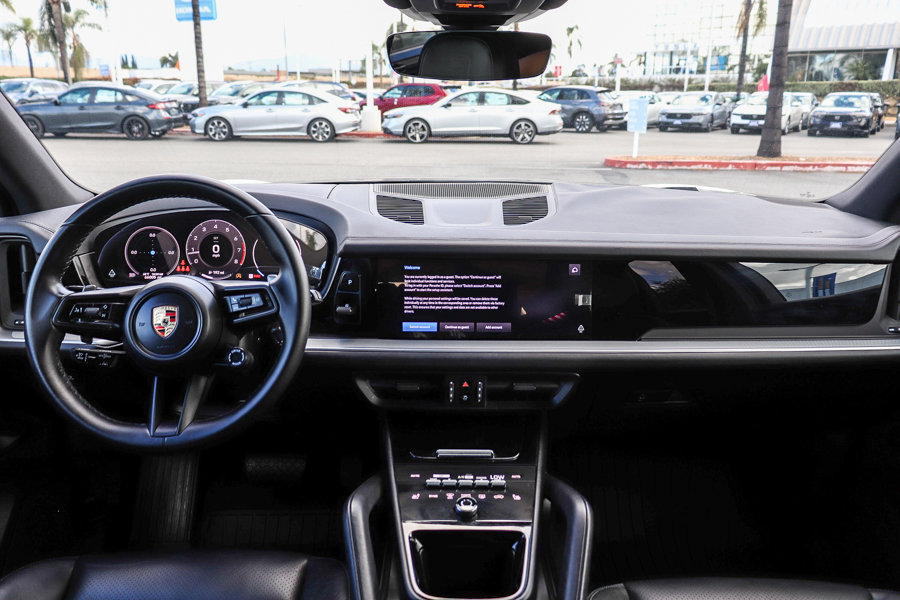 Used 2024 Porsche Cayenne AWD/4WD image 13