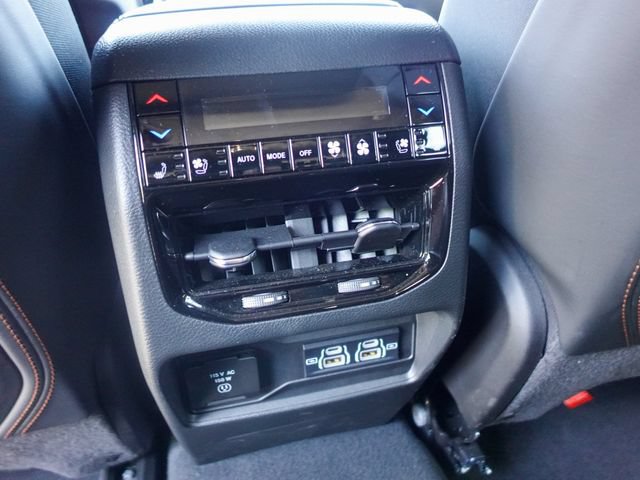 Used 2023 Jeep Grand Cherokee Summit AWD/4WD image 25