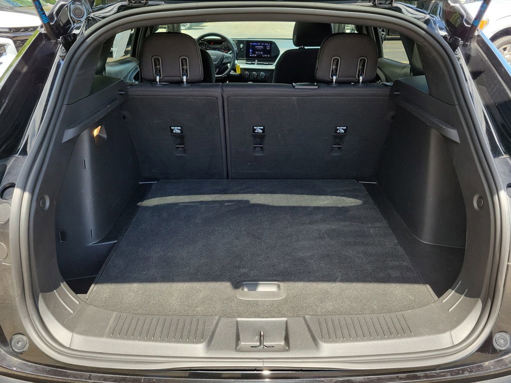 Certified 2024 Chevrolet Trax RS w/ Sunroof Package FWD image 10