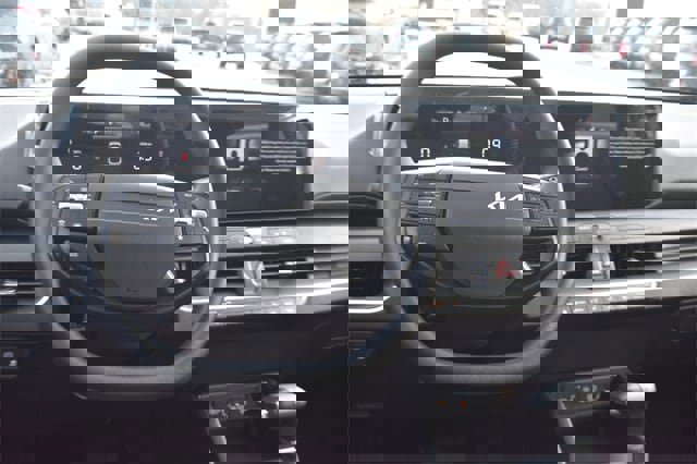 New 2025 Kia K4 LXS image 16