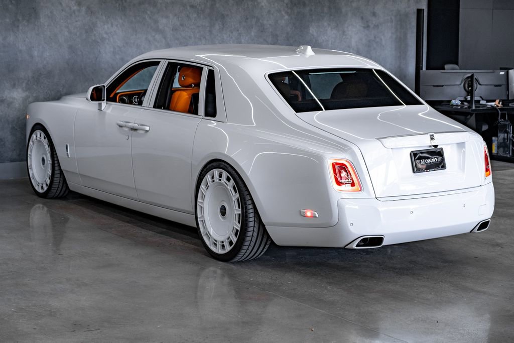 Used 2026 Rolls-Royce Phantom Sedan RWD image 15