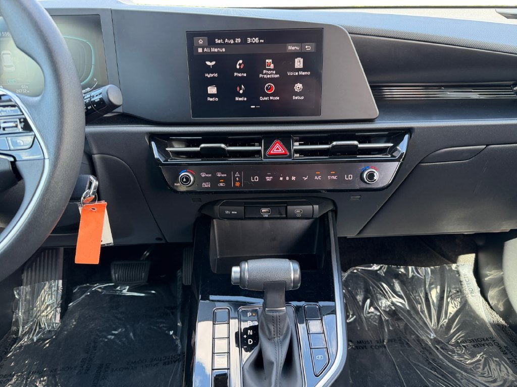 Used 2025 Kia Niro LX FWD image 12