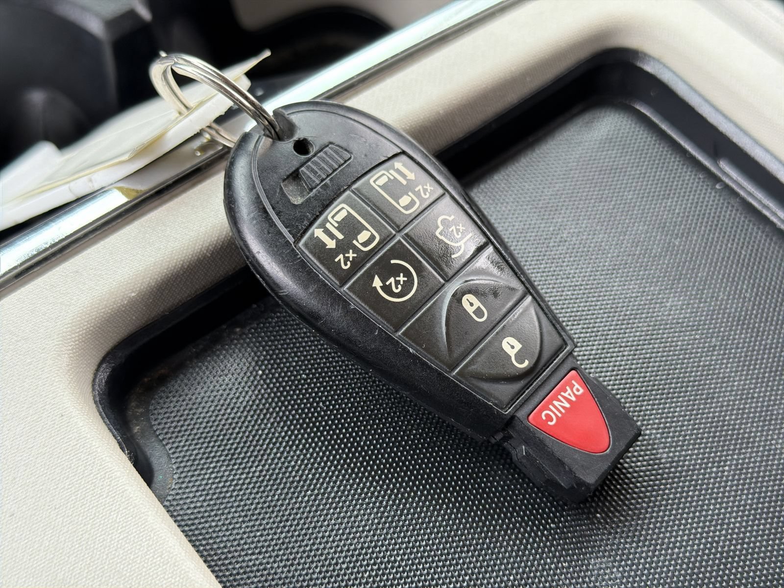 Used 2016 Chrysler Town & Country Touring-L w/ Driver Convenience Group FWD image 36