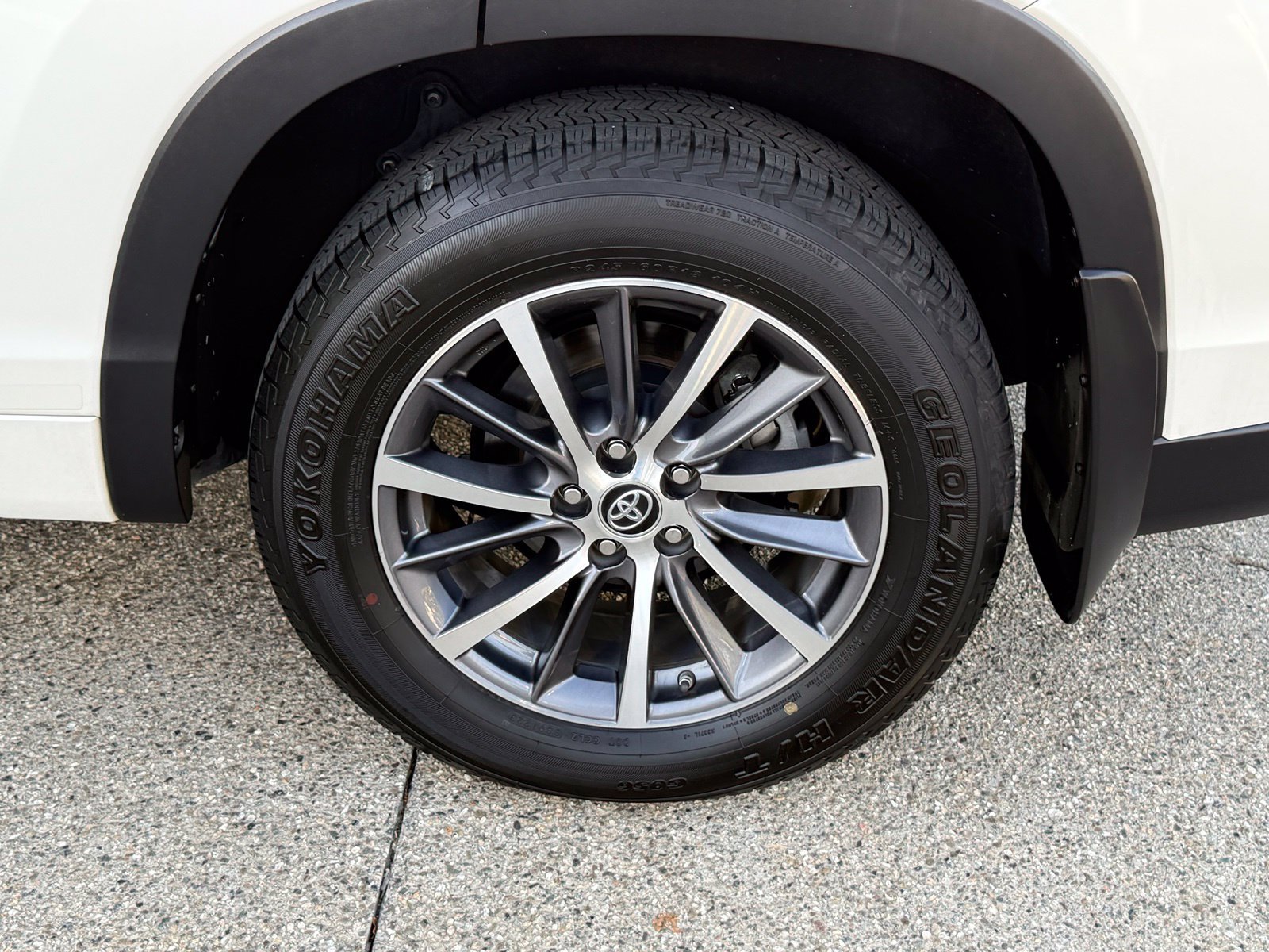 Used 2018 Toyota Highlander XLE FWD image 19