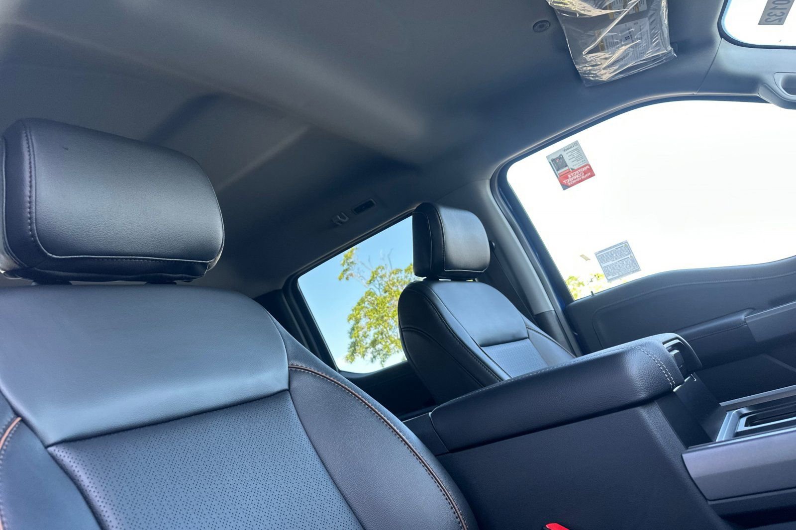 New 2026 Ford F250 Lariat w/ Black Appearance Package image 16