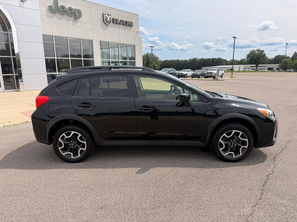 Used 2017 Subaru Crosstrek 2.0i Premium AWD/4WD image 2