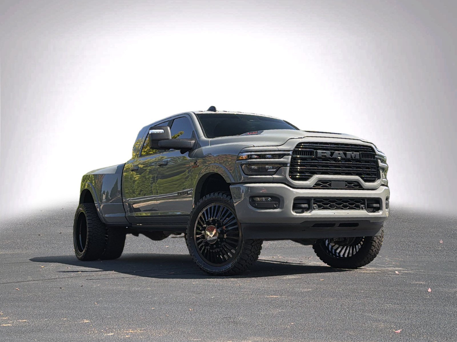 Used 2026 RAM 3500 Limited AWD/4WD image 2