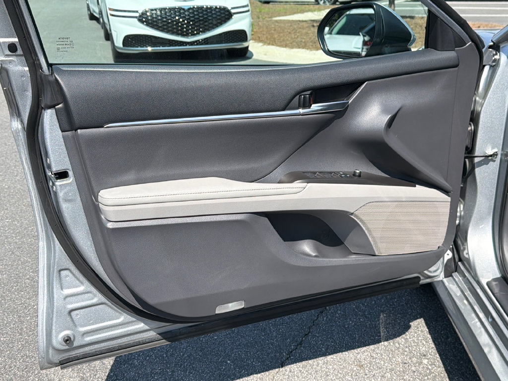 Used 2021 Toyota Camry XLE FWD image 12
