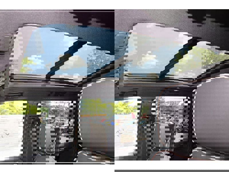 New 2025 Chevrolet Suburban Premier image 11