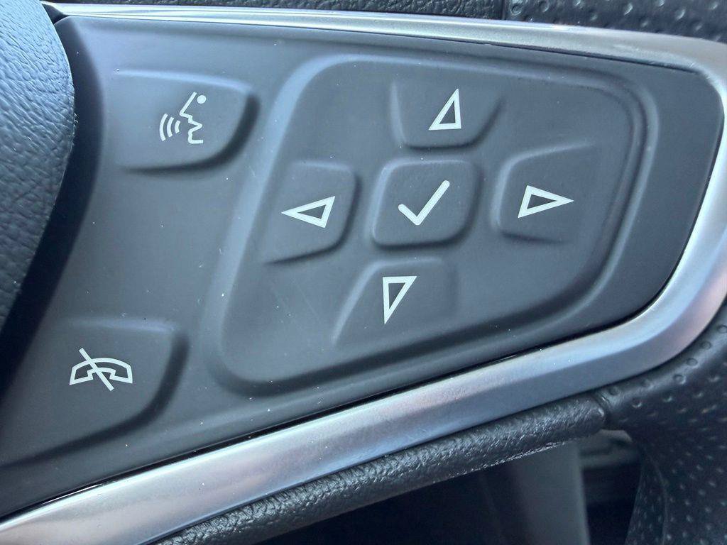 Used 2023 Chevrolet Equinox LS w/ Midnight Edition FWD image 18