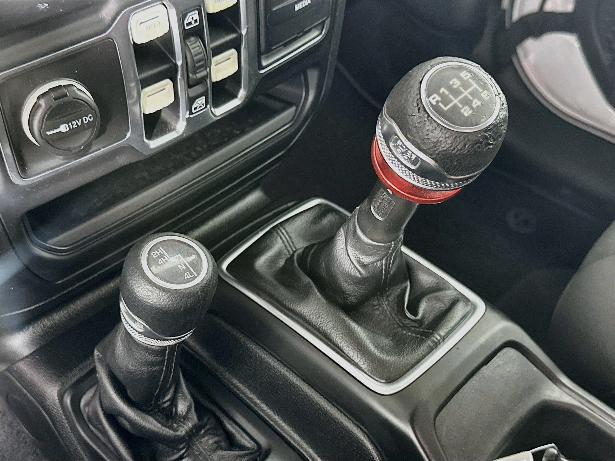 Used 2018 Jeep Wrangler Unlimited Sport S AWD/4WD image 24