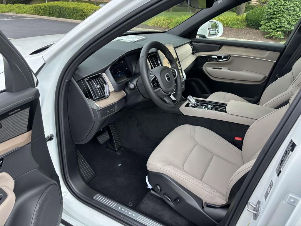 New 2026 Volvo XC90 T8 Plus w/ Protection Package Premier image 25