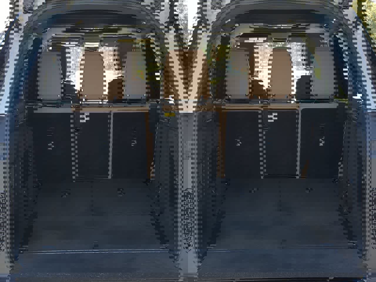 Used 2023 Land Rover Discovery HSE R-Dynamic image 38