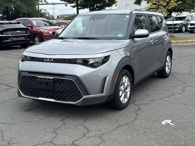 Used 2025 Kia Soul LX w/ LX Technology Package FWD image 5