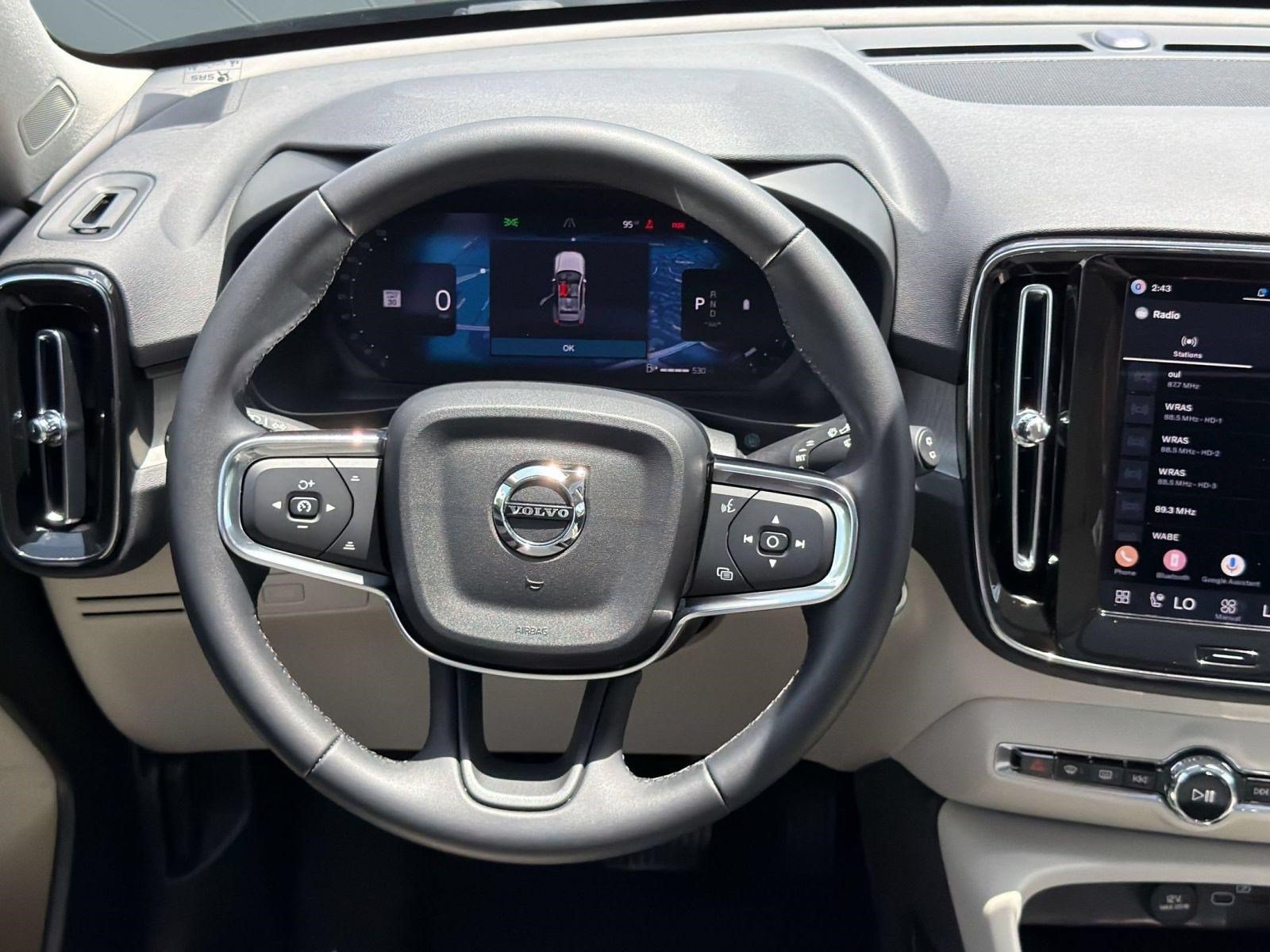 Certified 2026 Volvo XC40 B5 Plus AWD/4WD image 17