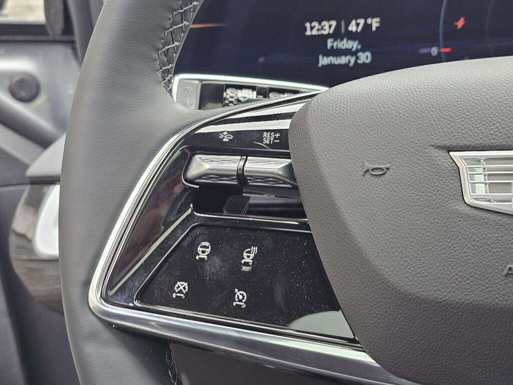 New 2026 Cadillac Optiq Luxury 1 image 34