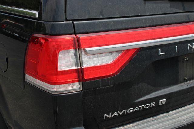 Used 2016 Lincoln Navigator L Select RWD image 15