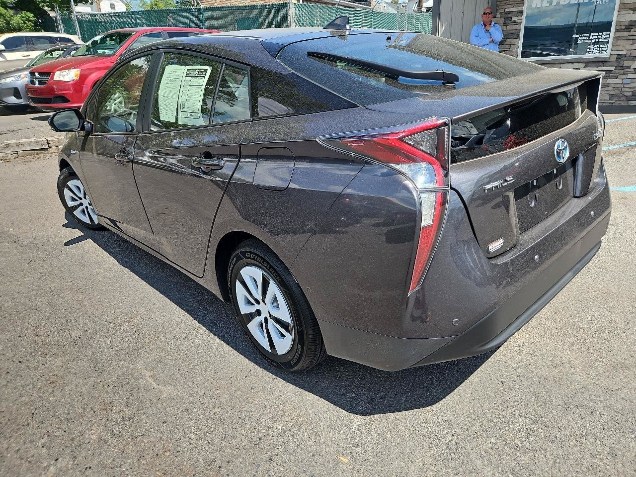 Used 2018 Toyota Prius Two w/ Prius Two Safety Plus Package FWD image 5
