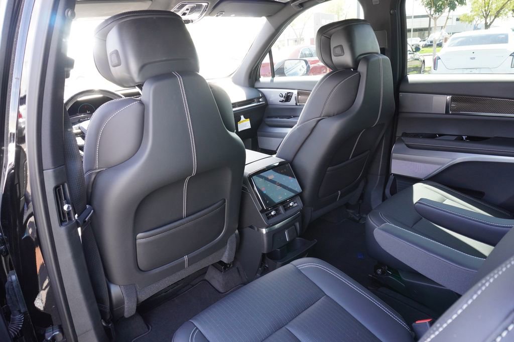 New 2026 Cadillac Vistiq Luxury AWD/4WD image 10