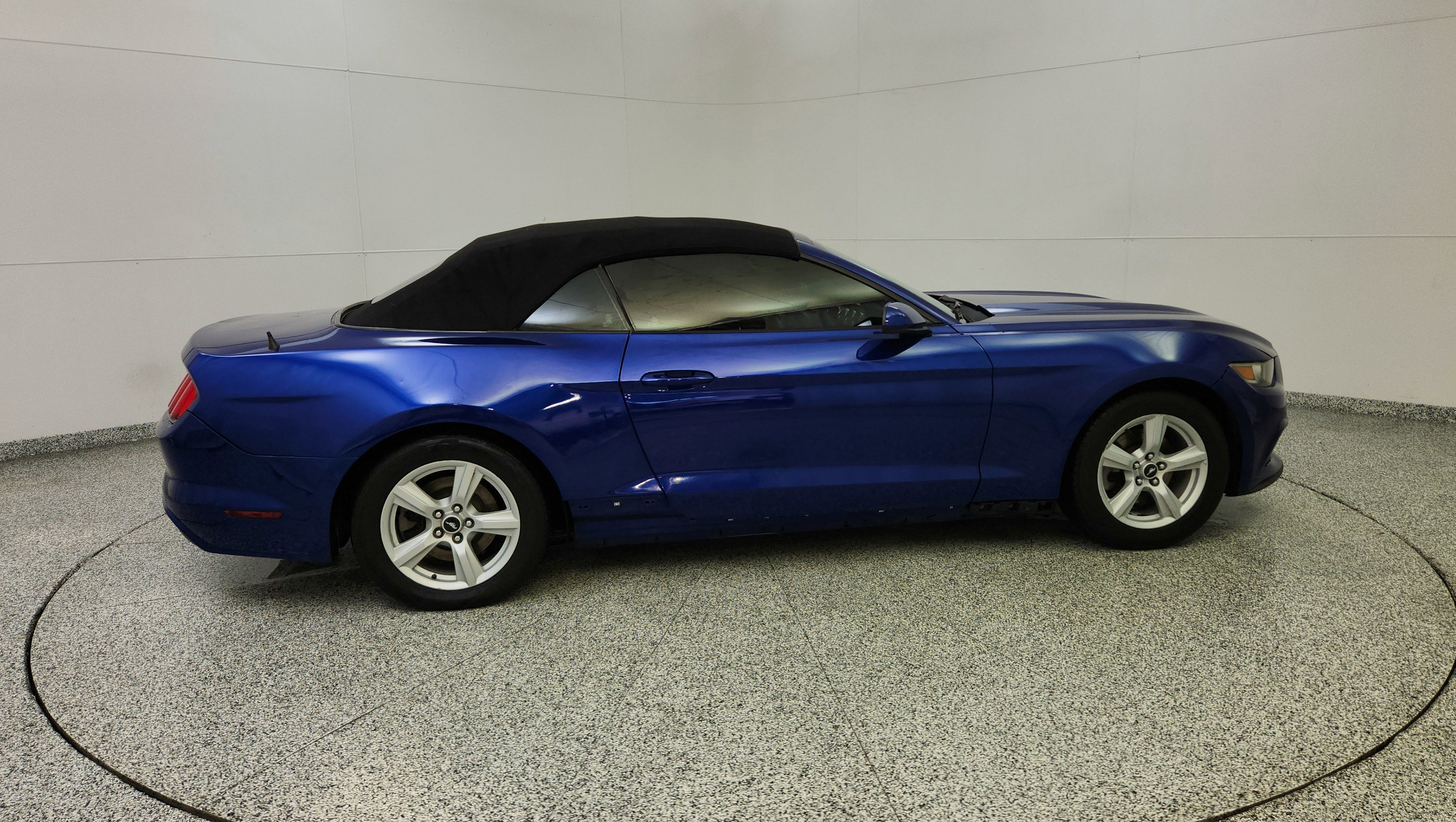 Used 2016 Ford Mustang Convertible RWD image 8