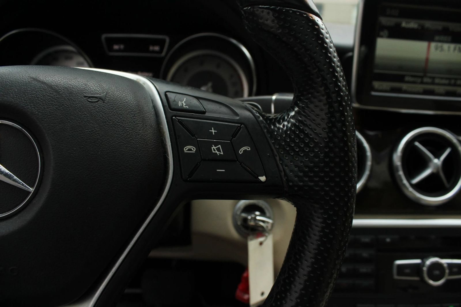 Used 2014 Mercedes-Benz CLA 250 4MATIC image 29