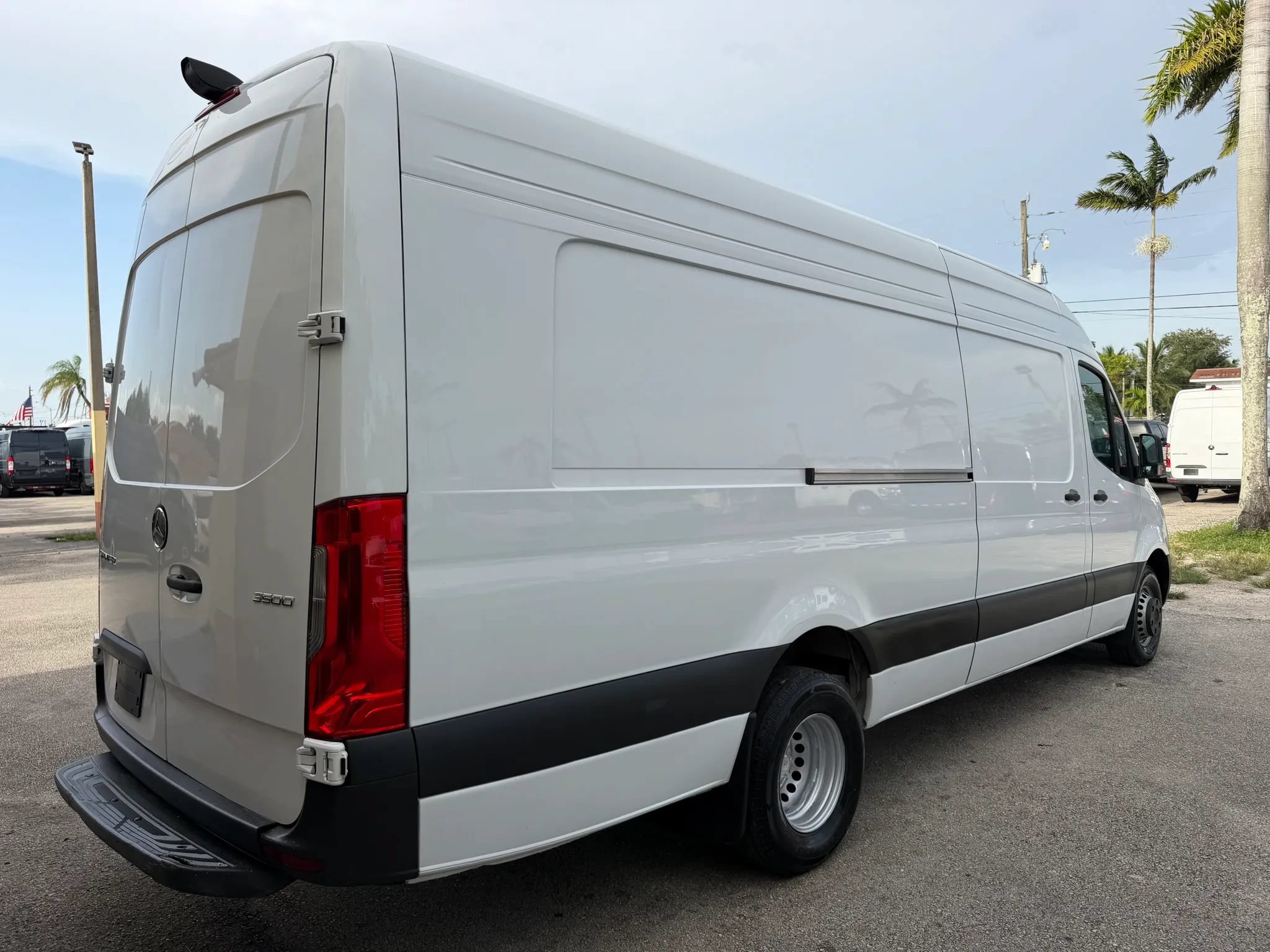 Used 2024 Mercedes-Benz Sprinter 3500 w/ Acoustic Package image 6