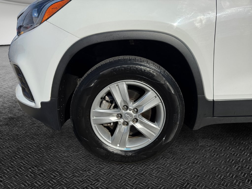 Used 2020 Chevrolet Trax LT w/ LT Convenience Package AWD/4WD image 11