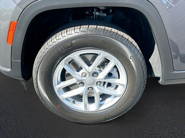 New 2025 Jeep Grand Cherokee L Laredo image 19