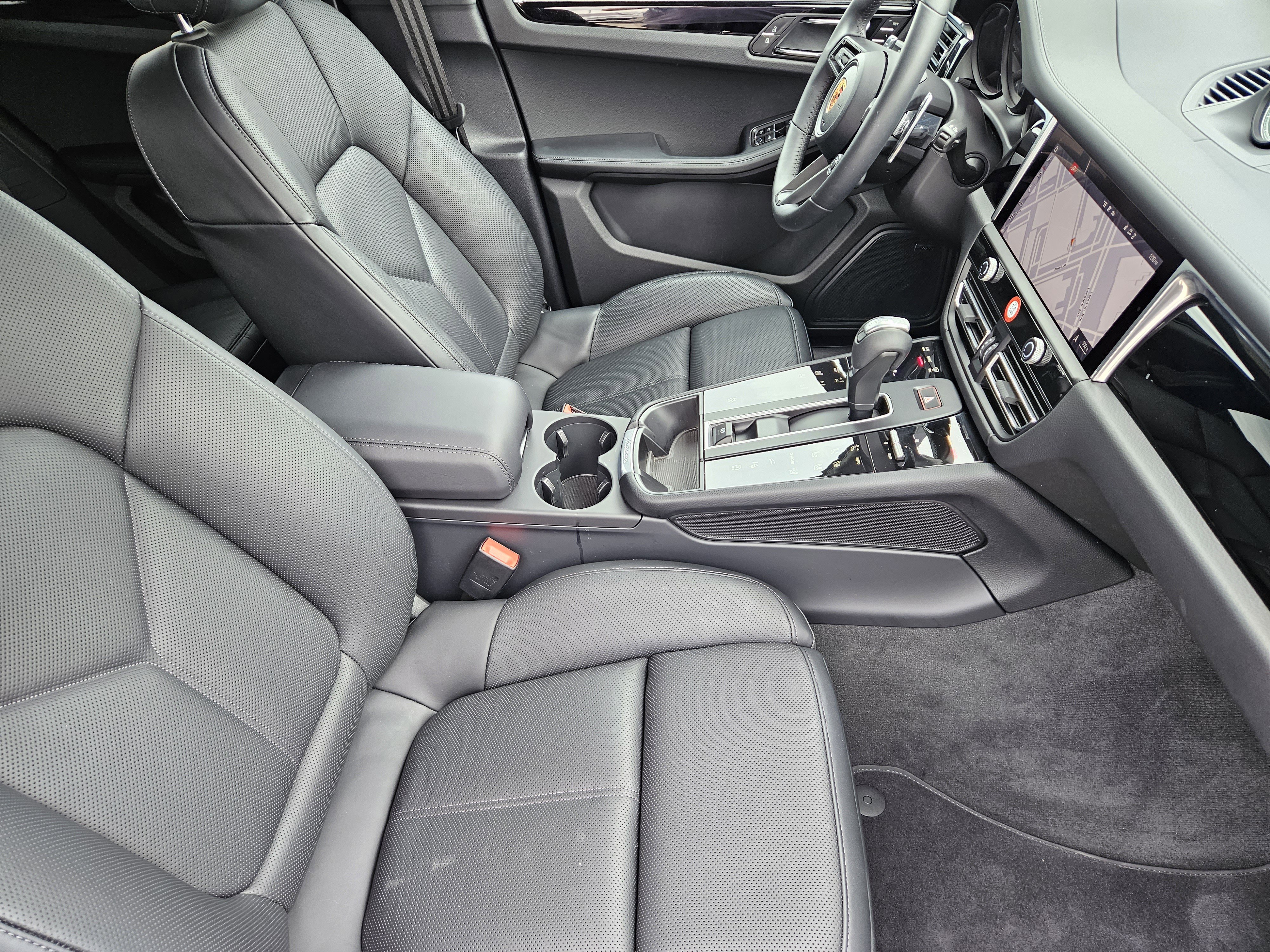 Certified 2026 Porsche Macan image 15