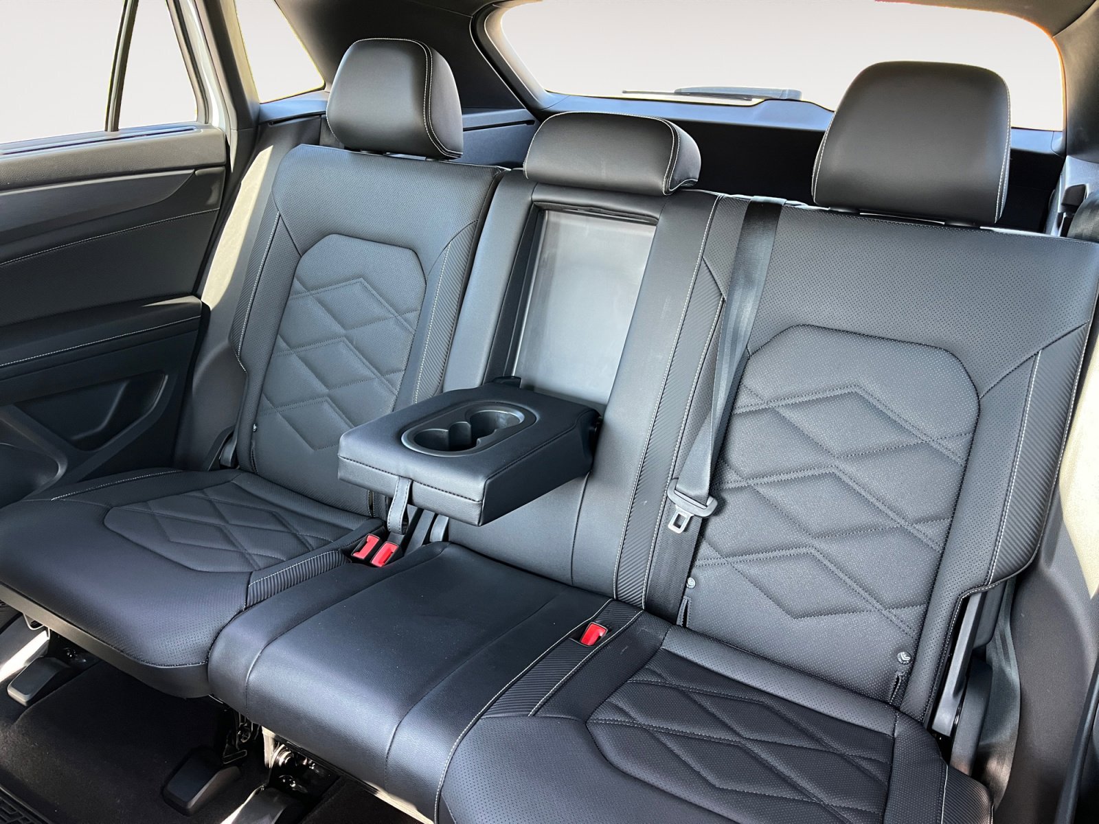 Certified 2024 Volkswagen Atlas Cross Sport SE w/ Panoramic Sunroof Package image 14