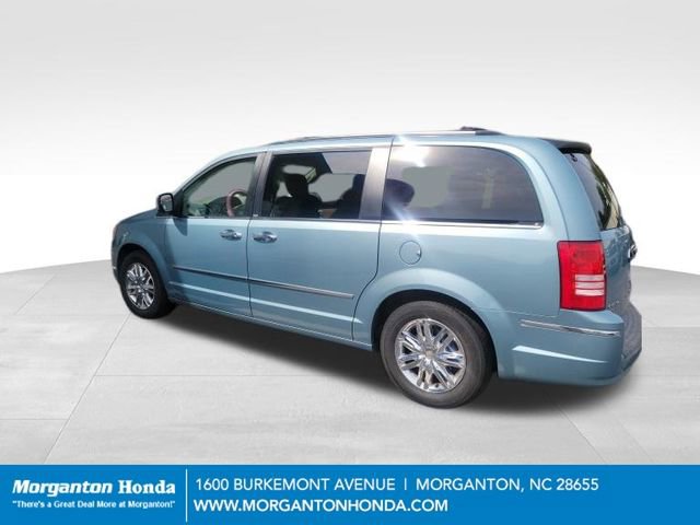 Used 2010 Chrysler Town & Country Limited image 10