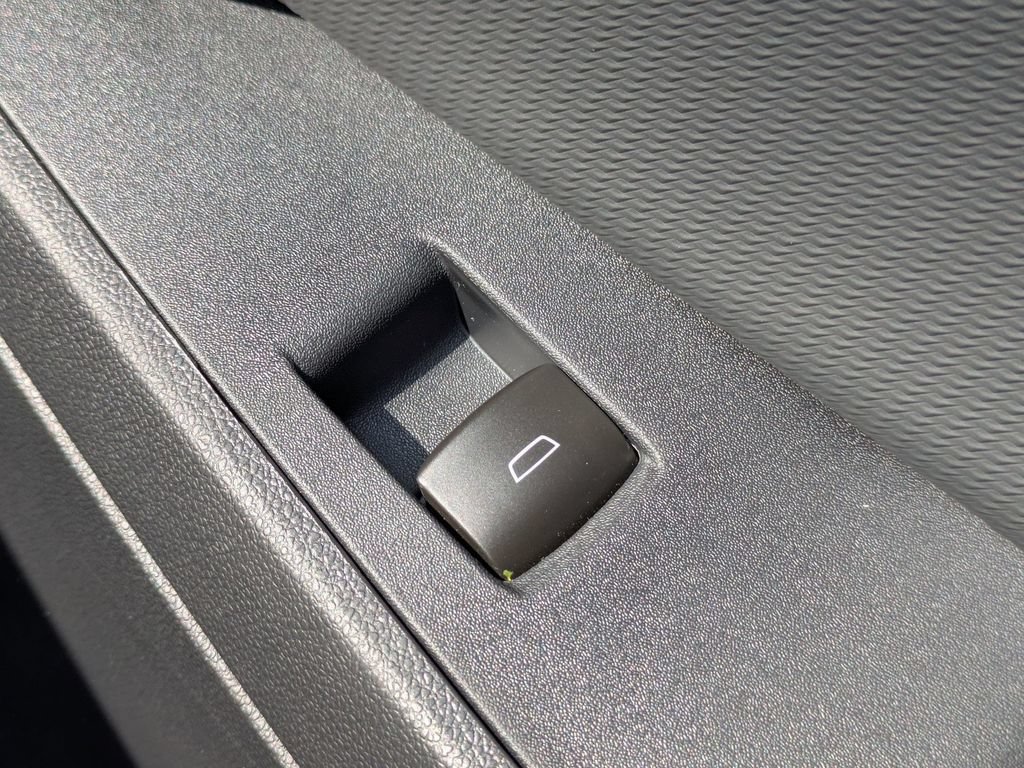 New 2026 Chevrolet Equinox LT w/ Safety and Technology Package FWD image 32