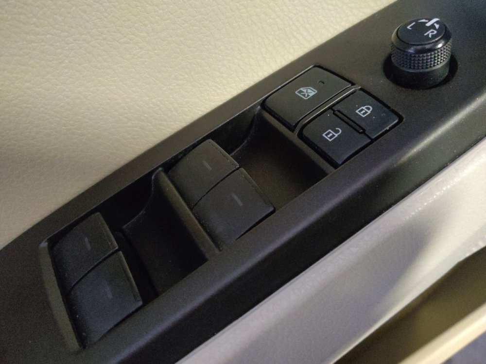 Used 2021 Toyota Camry LE image 27