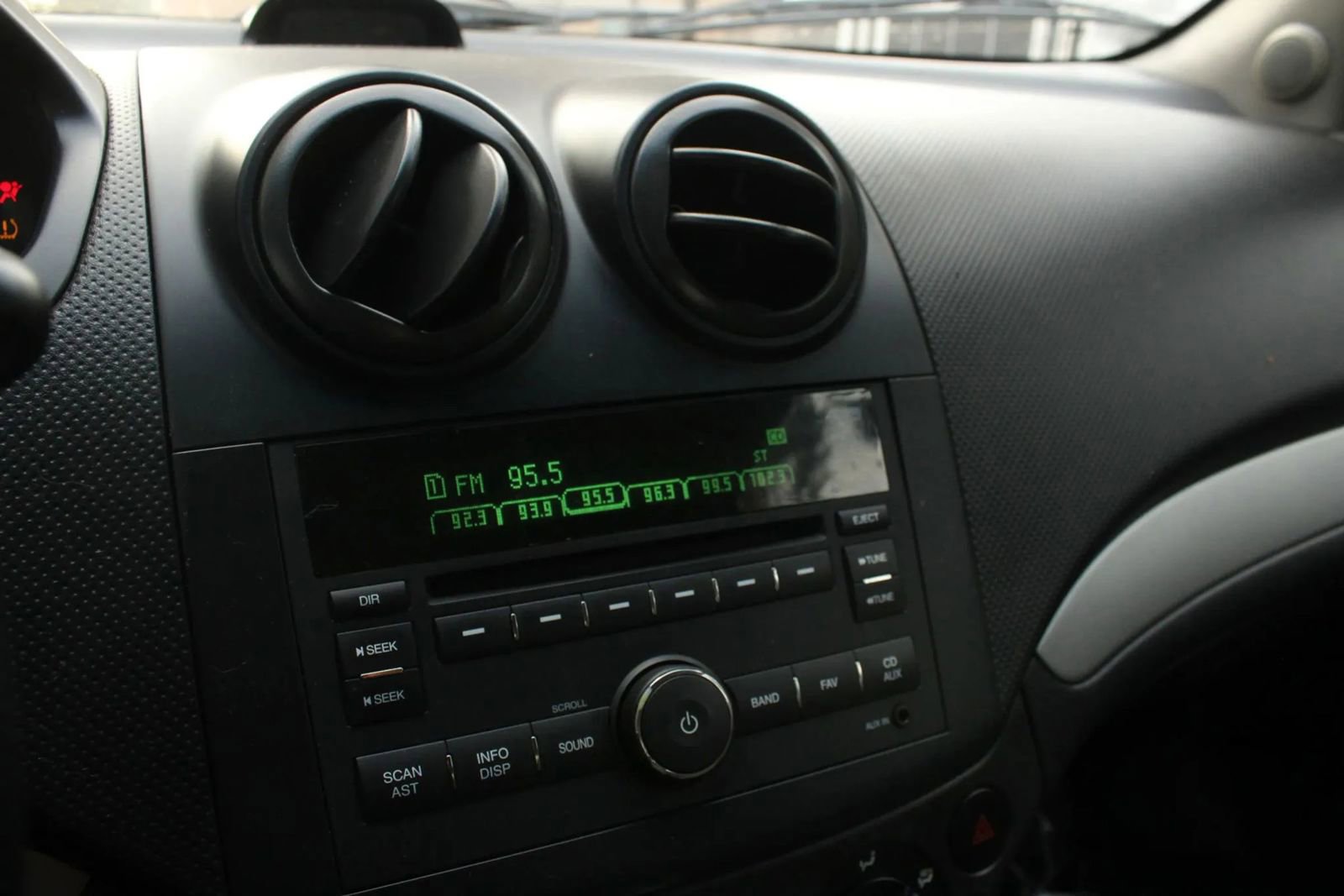 Used 2009 Chevrolet Aveo LT w/ Power and Convenience Package image 16