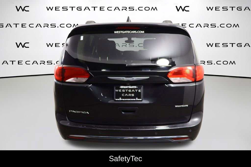 Used 2017 Chrysler Pacifica Touring-L w/ Tire & Wheel Group image 4