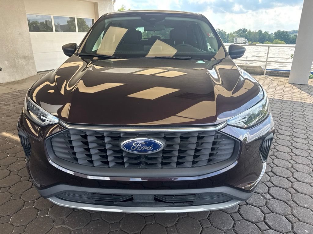 Used 2023 Ford Escape Active AWD/4WD image 2