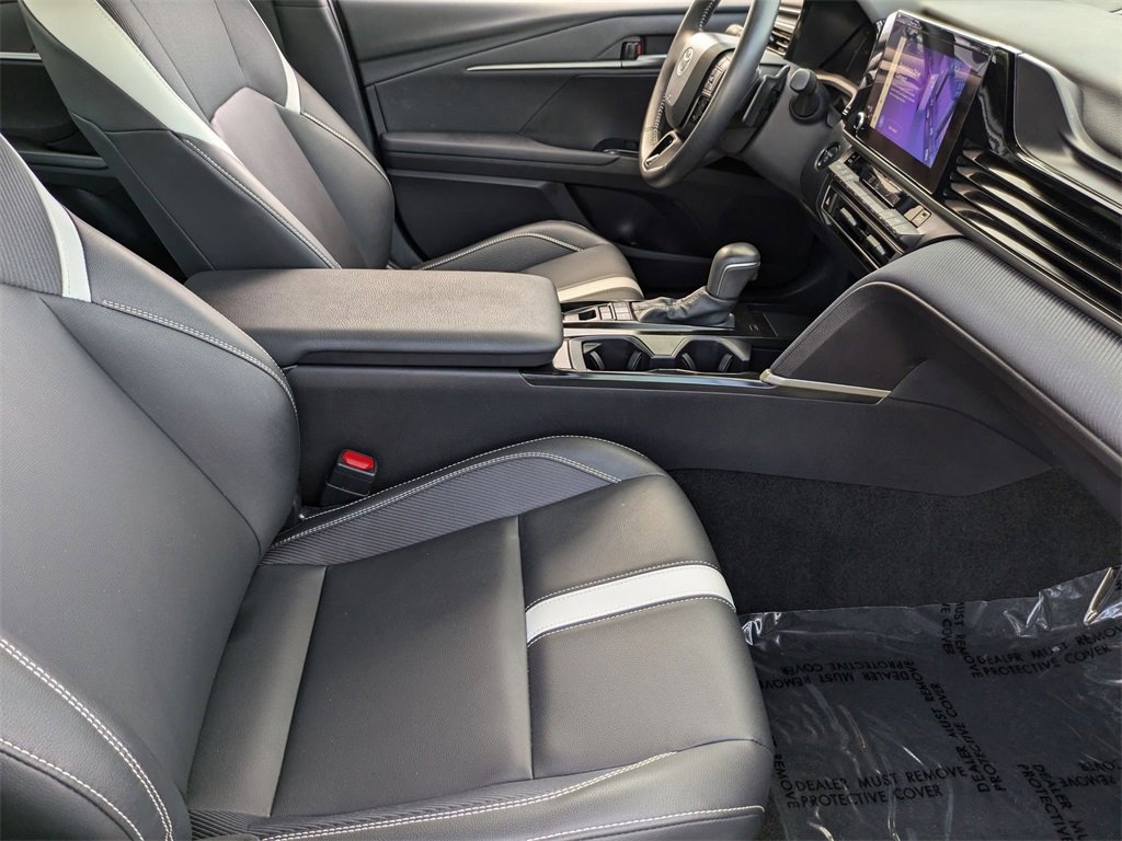 Used 2025 Toyota Camry SE image 31