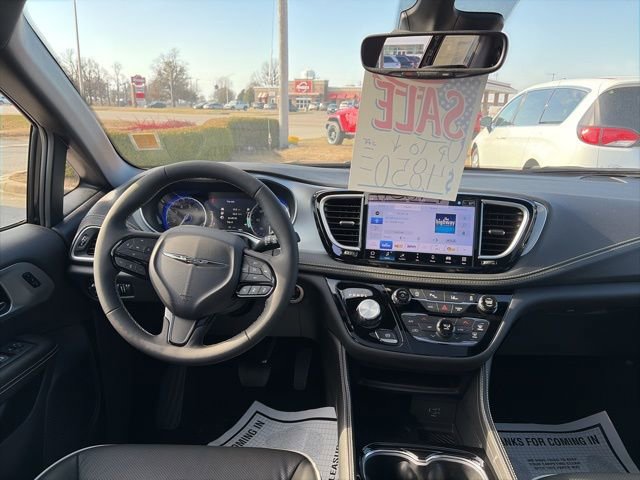 New 2026 Chrysler Pacifica Limited w/ S Appearance Package image 13