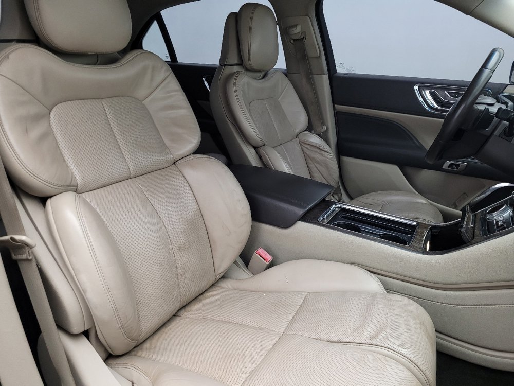 Used 2017 Lincoln Continental Select image 21