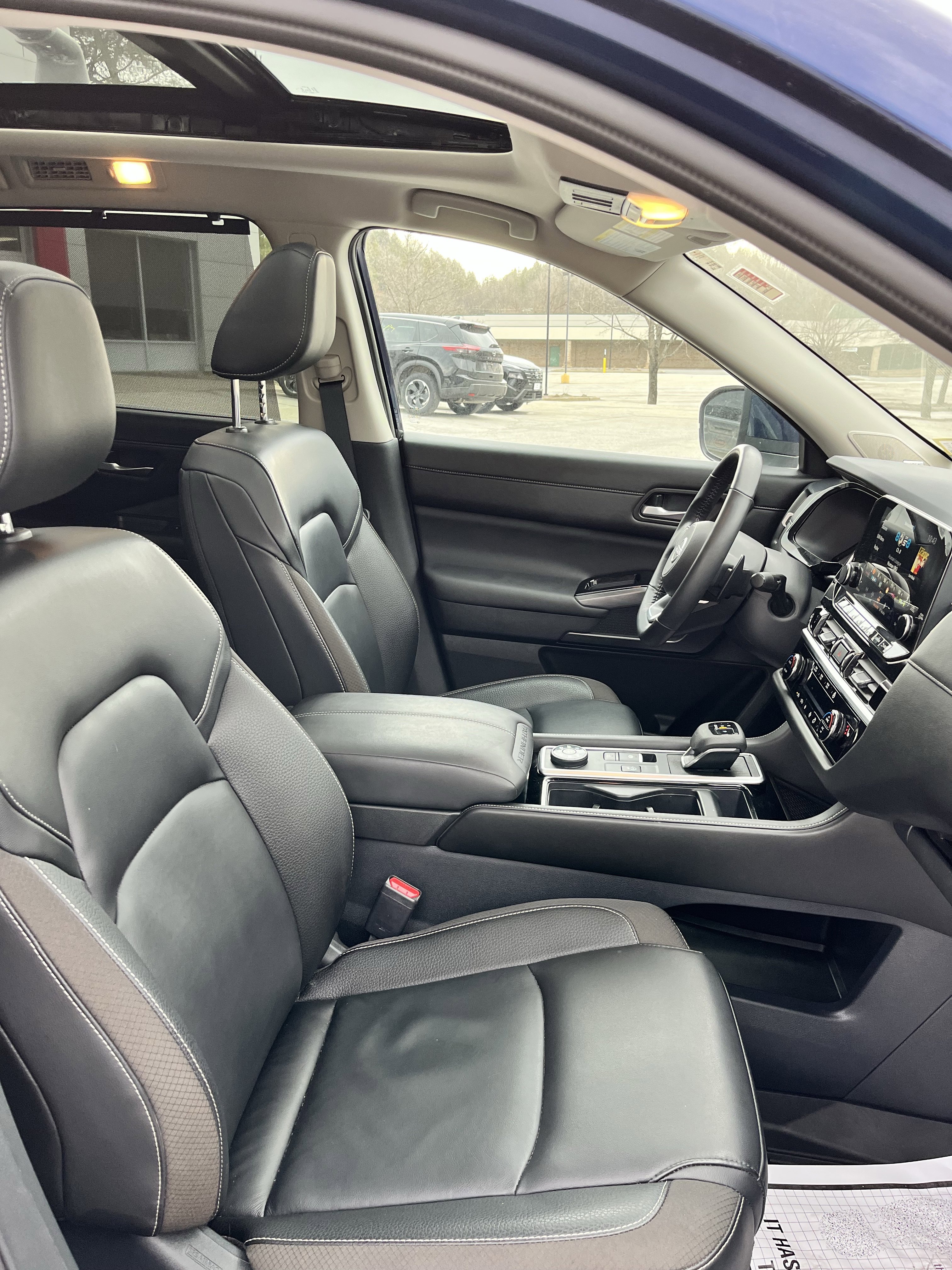 Used 2025 Nissan Pathfinder SL w/ SL Premium Package image 16