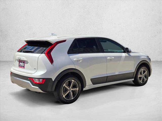 Used 2025 Kia Niro LX image 5
