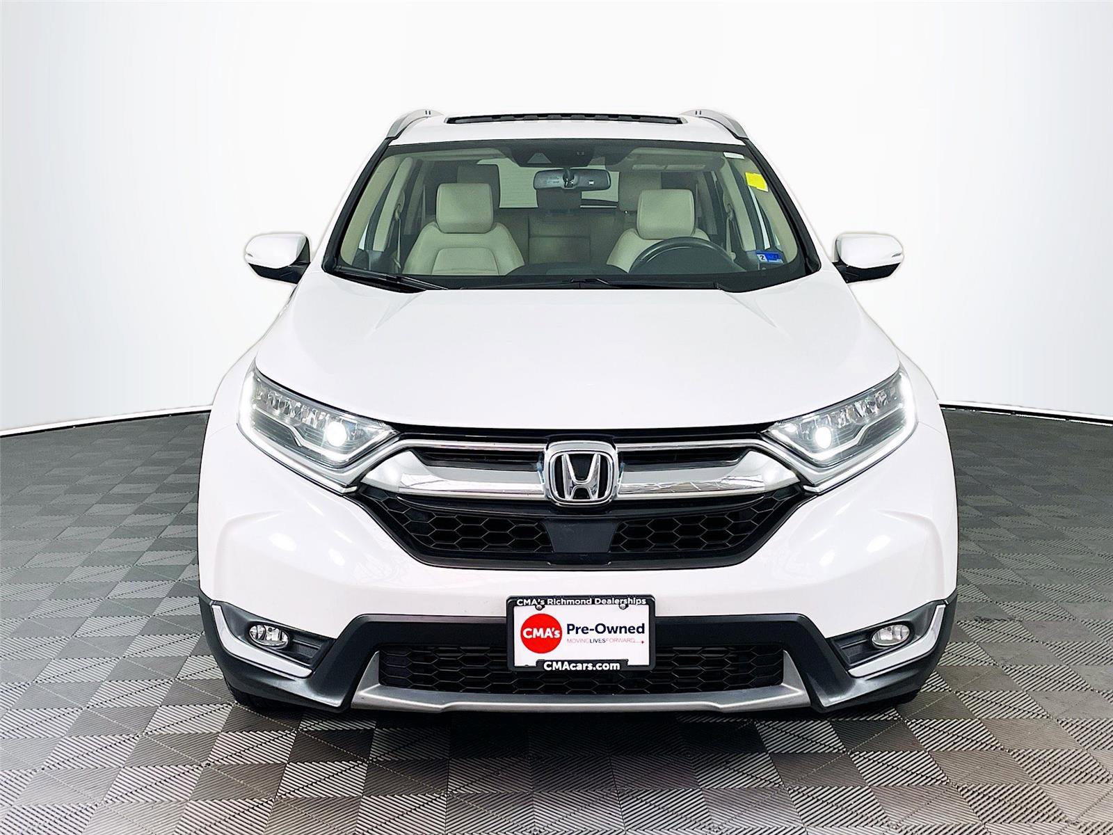 Used 2019 Honda CR-V Touring image 2
