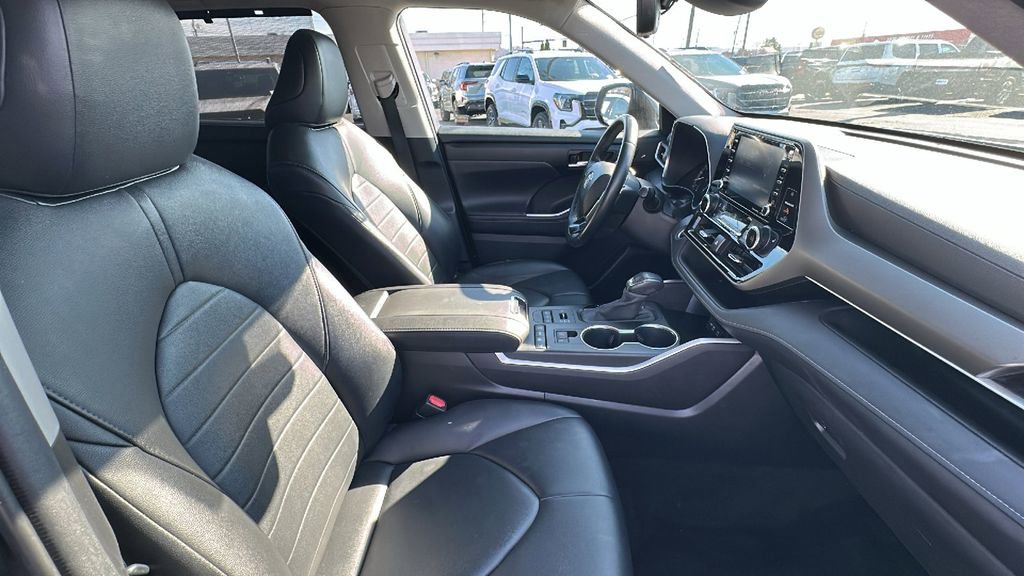 Used 2020 Toyota Highlander XLE image 15
