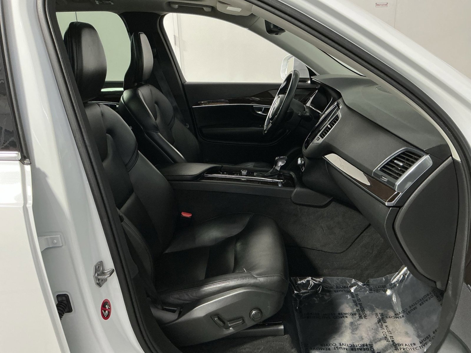 Used 2019 Volvo XC90 T5 Momentum w/ Multimedia Package AWD/4WD image 28