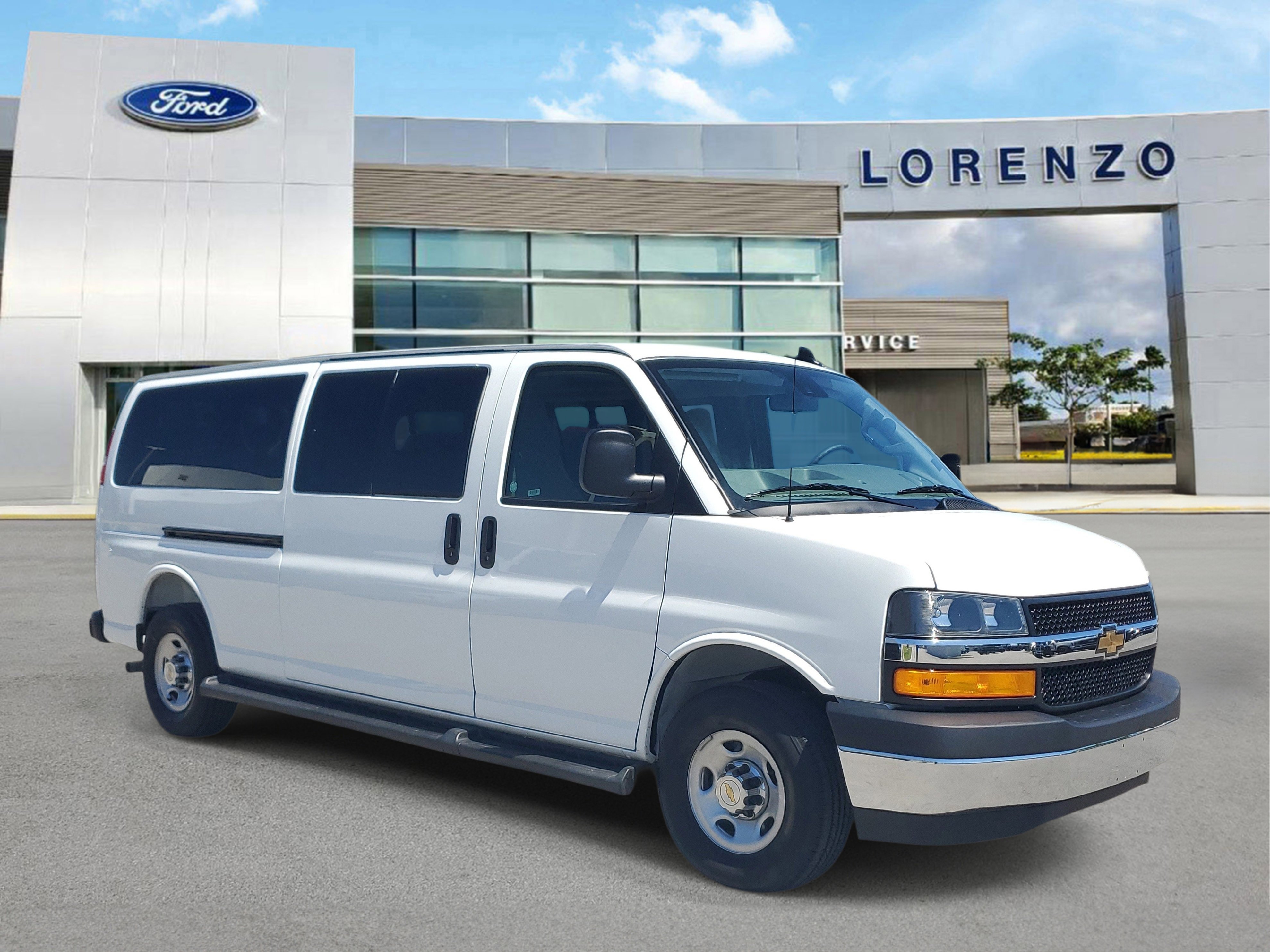 Used 2025 Chevrolet Express 3500 LT w/ LT Preferred Equipment Group RWD image 3